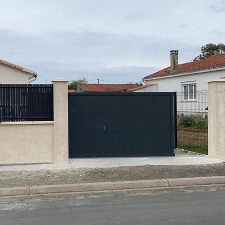 Petit A Côté Des Plages *